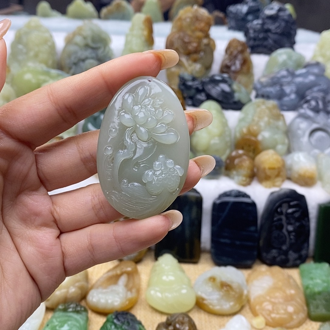 和田玉未镶嵌颈饰