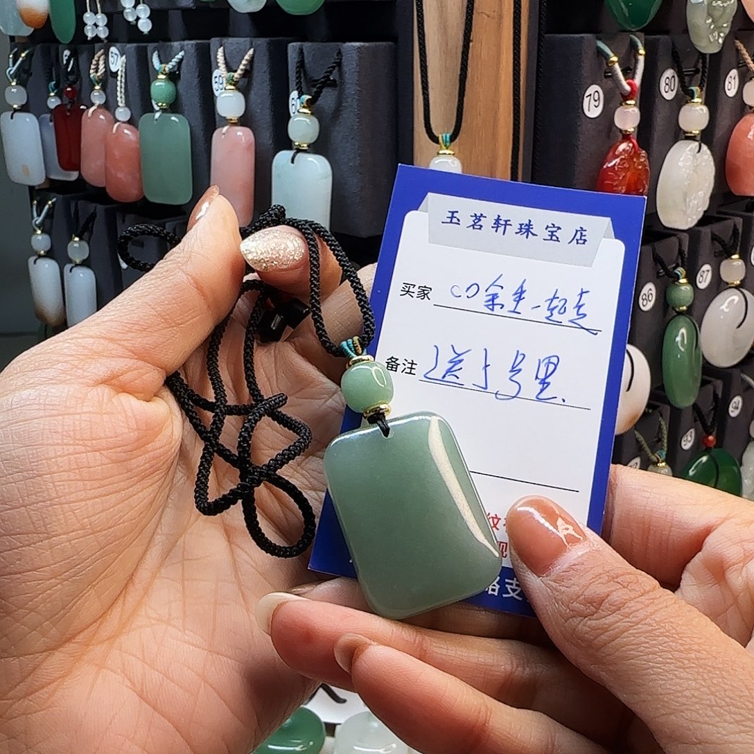 石英质玉未镶嵌颈饰