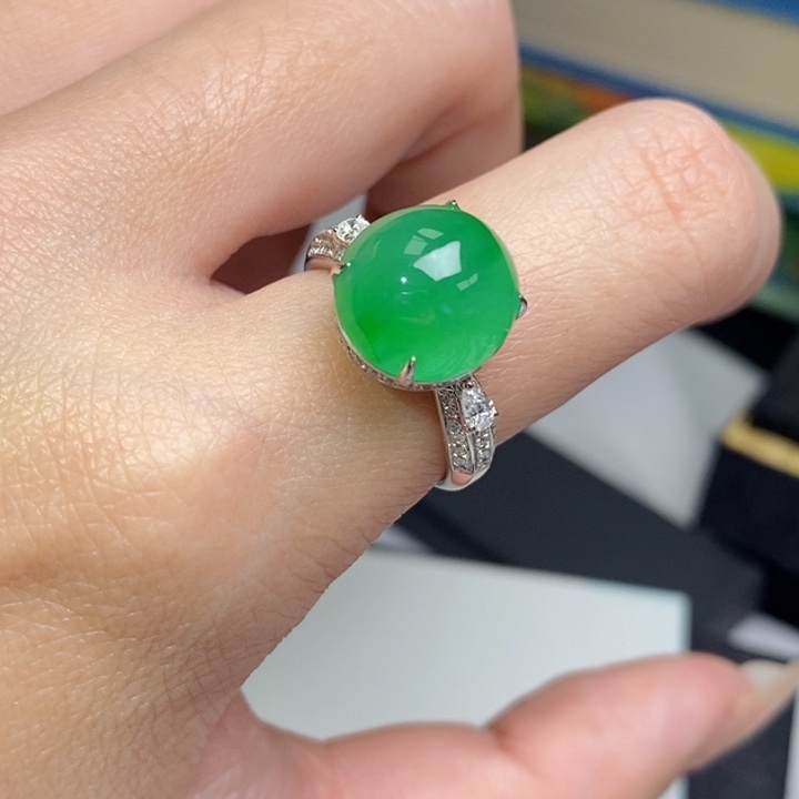 翡翠18K金镶嵌戒指蛋面