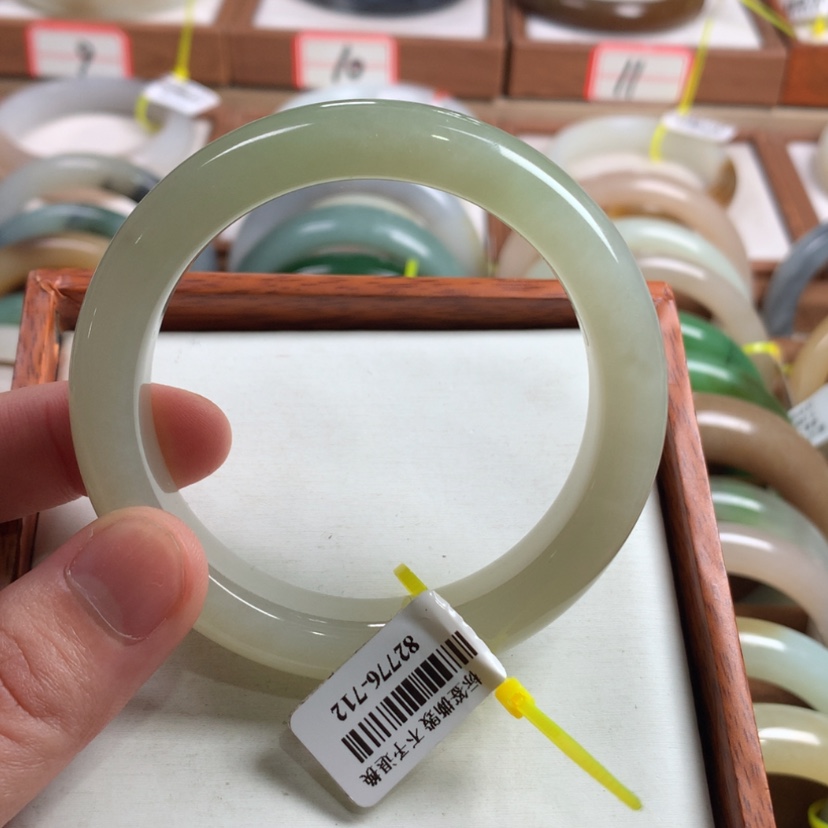 【闪购商品】和田玉手镯未镶嵌56