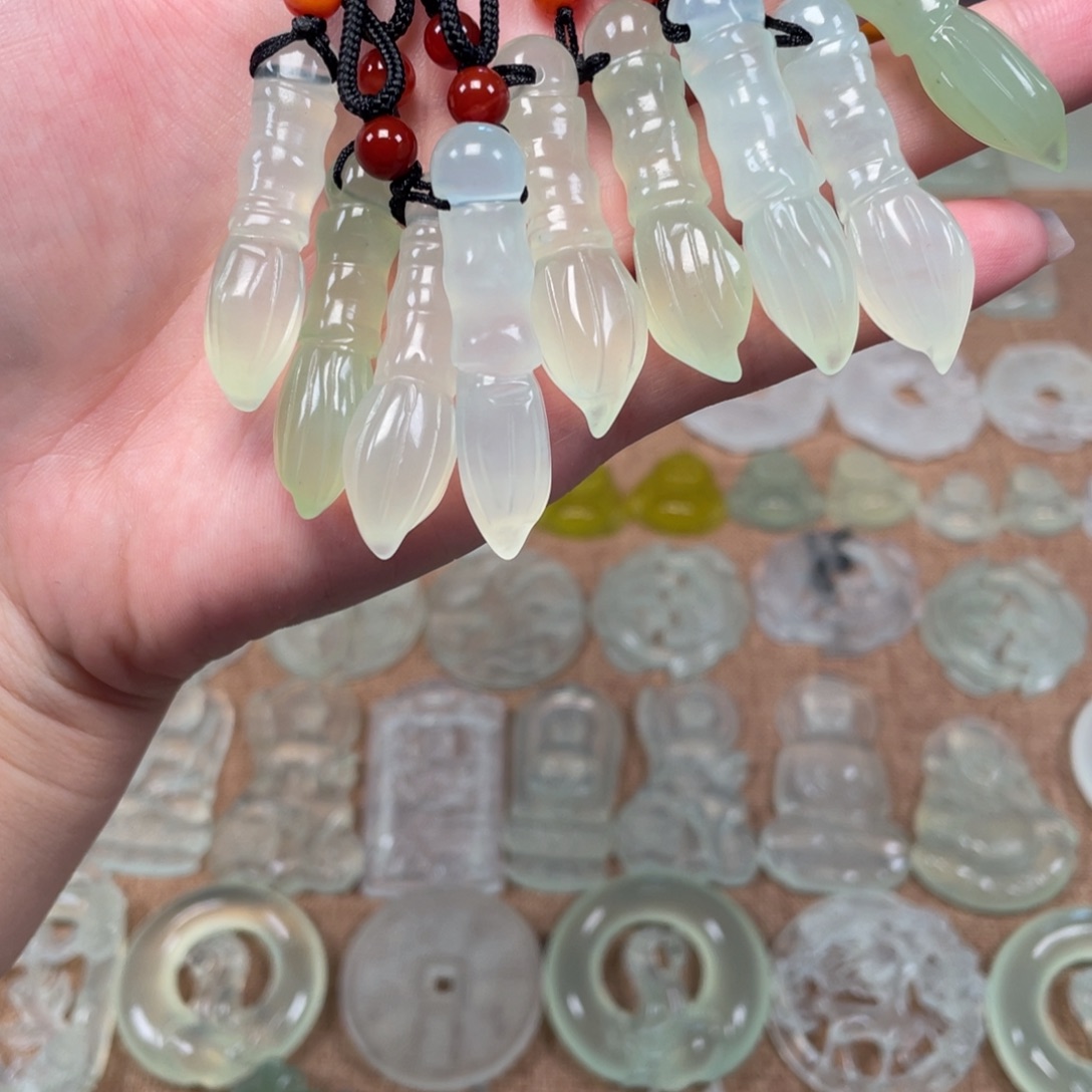 蛇纹石玉未镶嵌颈饰