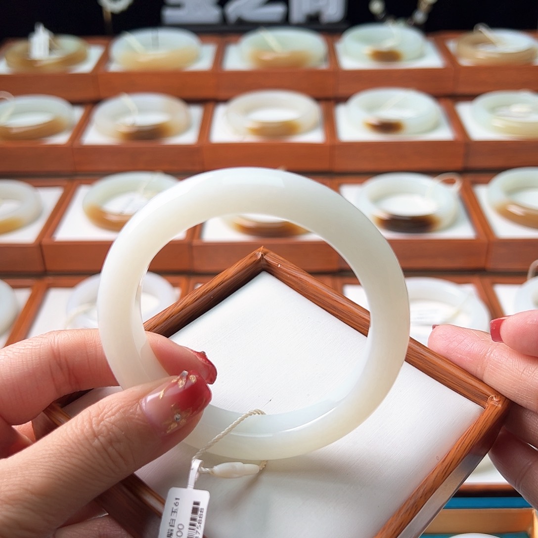 和田玉手镯未镶嵌61