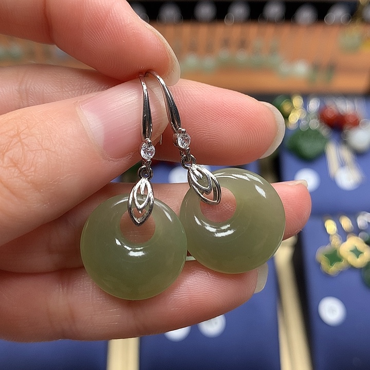 和田玉银S925镶嵌耳饰平安扣17.6左右晴水色