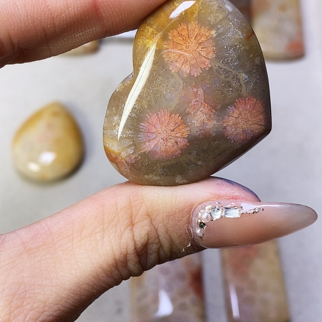 合金颈饰硅化玉暖**筑