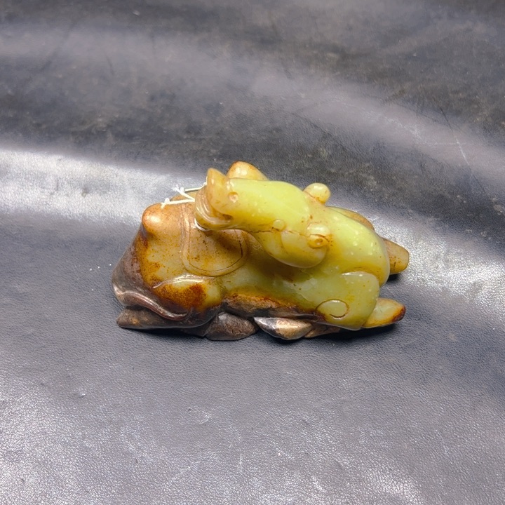 和田玉未镶嵌把件