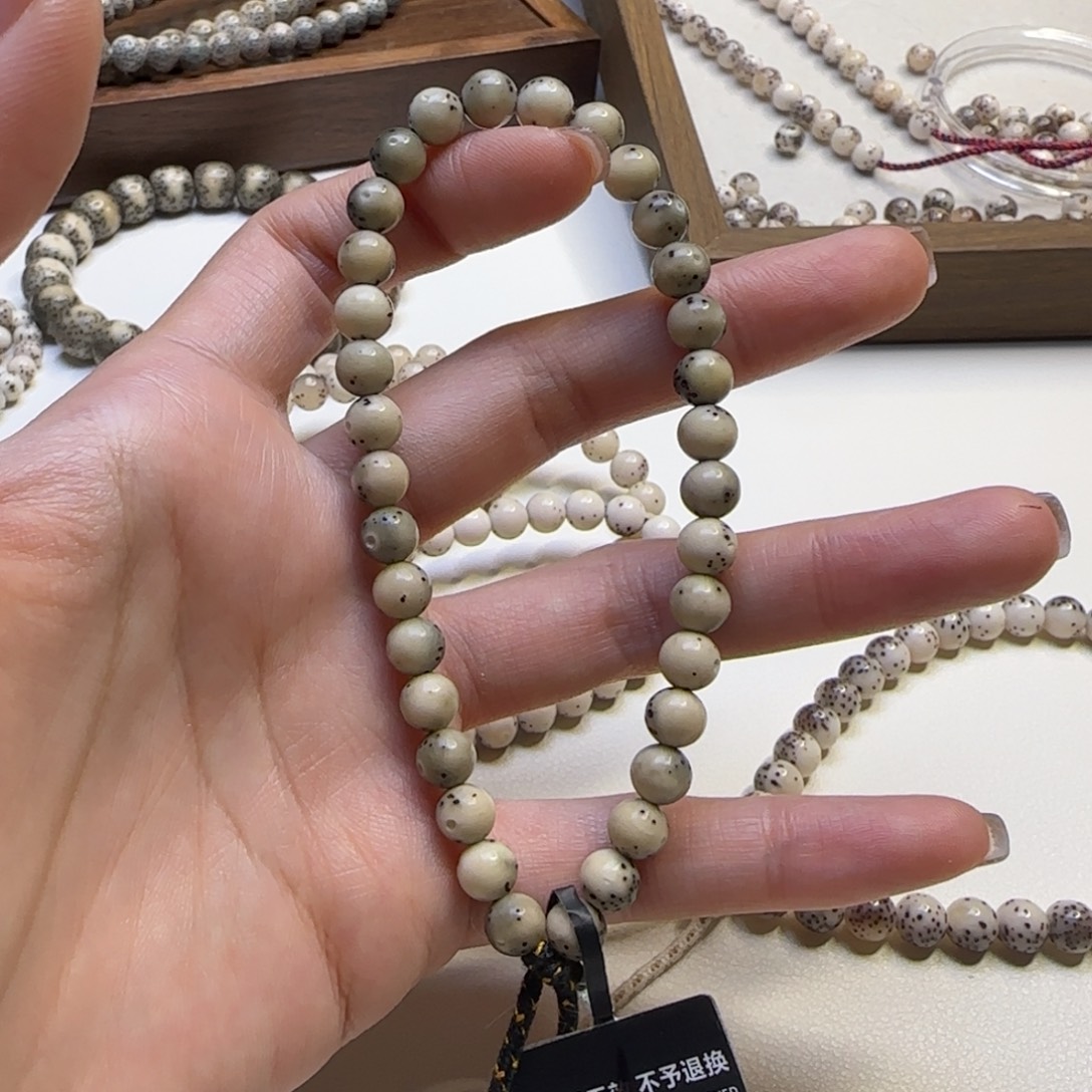 手串星月菩提石玉三分之二大留白绿背带月龙蛋卡7