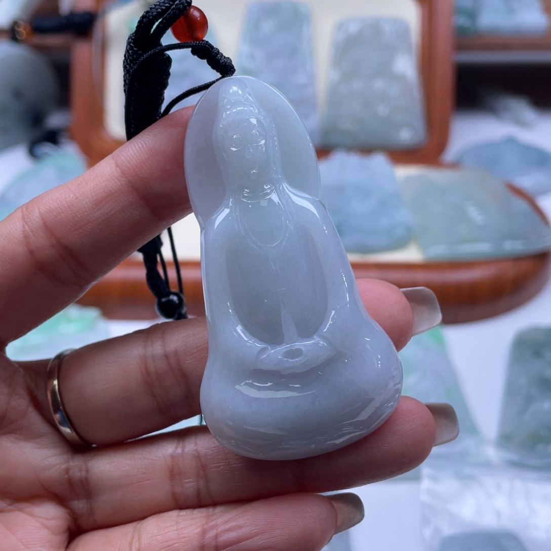 翡翠未镶嵌颈饰观音