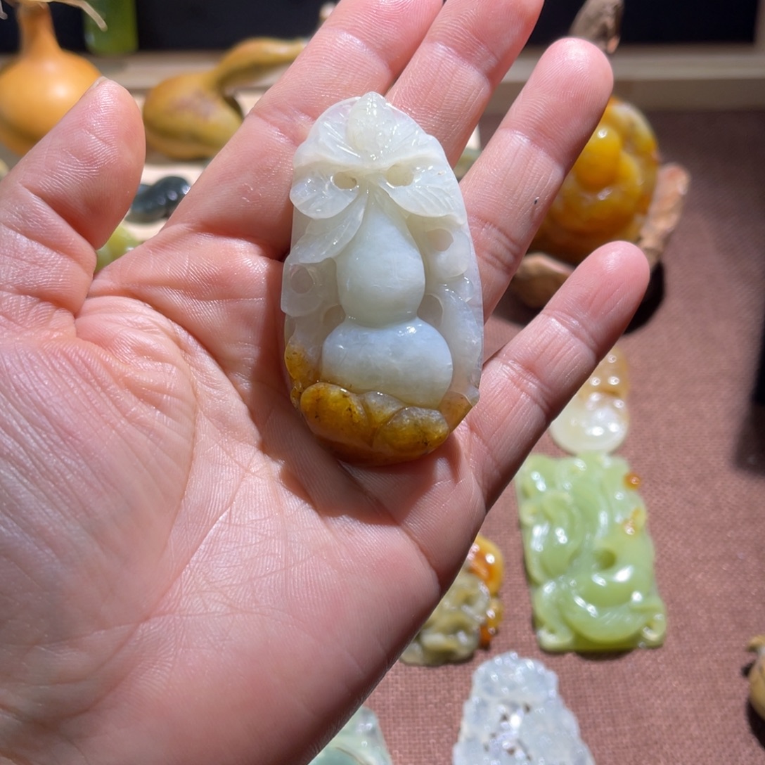 蛇纹石玉未镶嵌颈饰