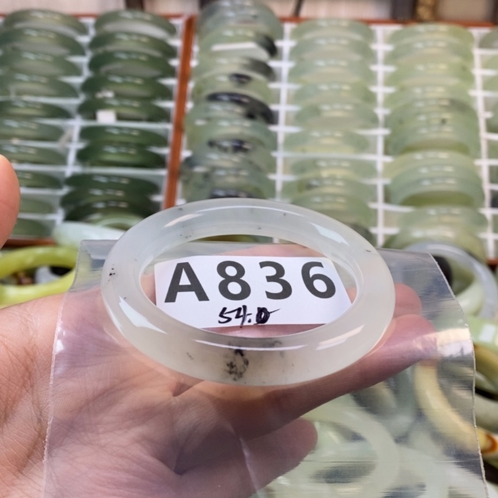 釉***子蛇纹石玉未镶嵌手镯