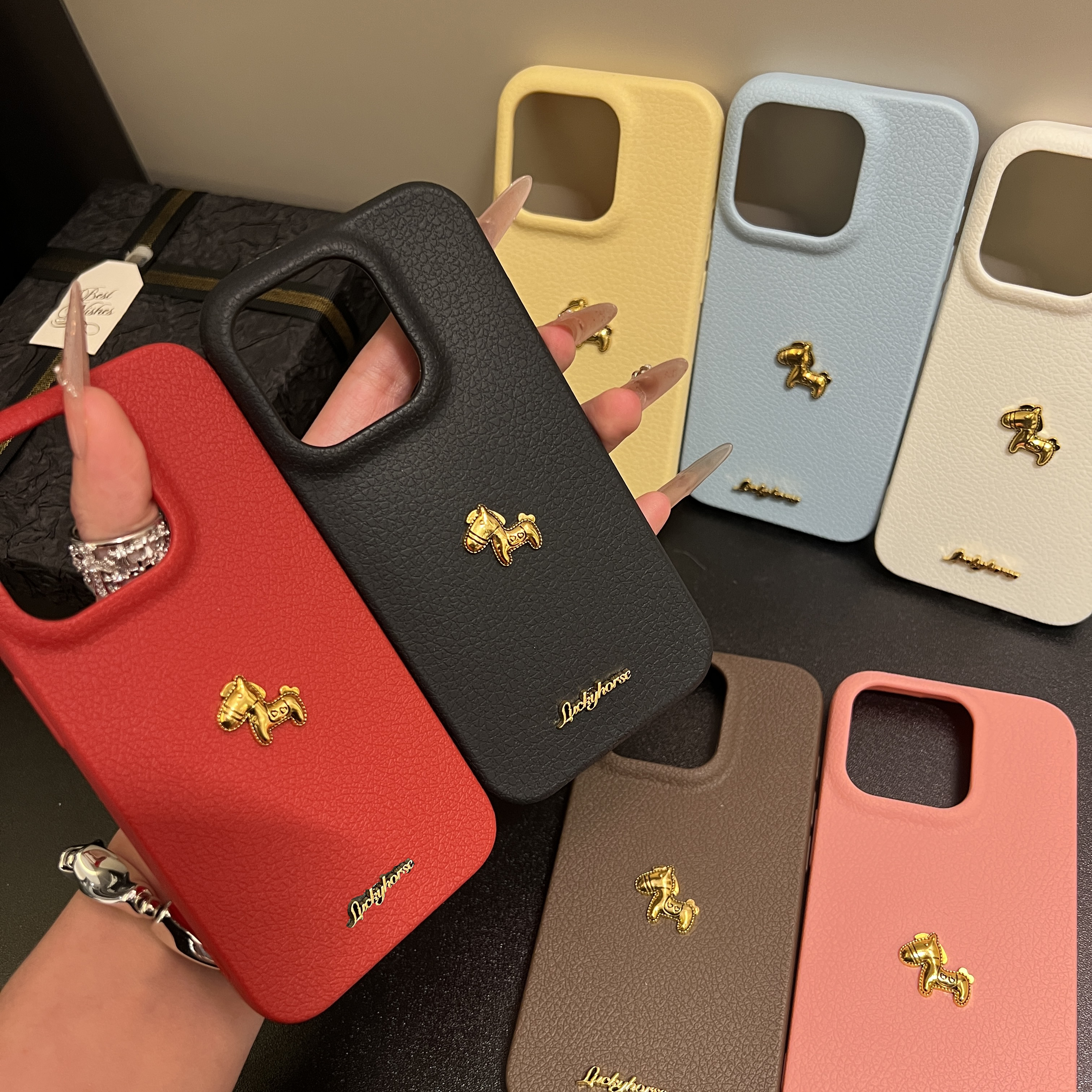 高级感小金马适用苹果15Pro手机壳13/XSMax/xr/12女16/14p套8P/xs