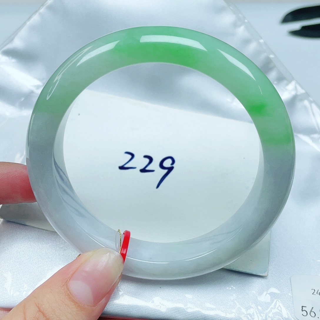 翡翠未镶嵌手镯正圈56.8