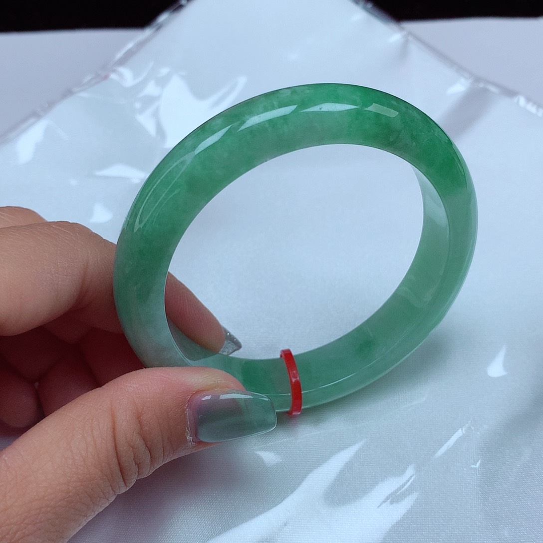 翡翠手镯未镶嵌圈口56