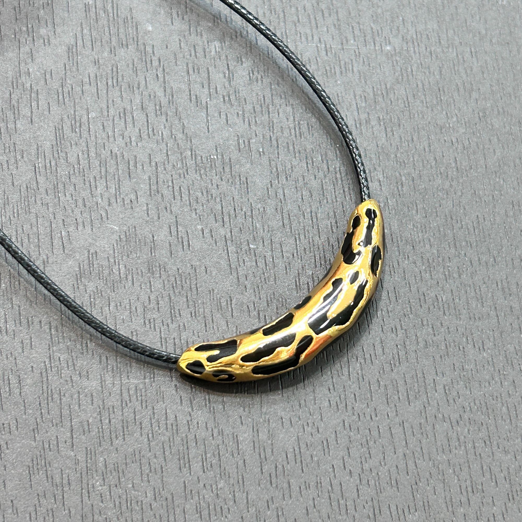 【店长专享】18K金豹纹弯管吊坠KJD605