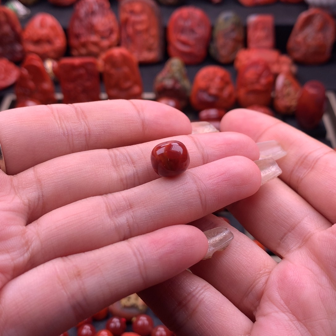 南红玛瑙南红川料原矿牛血红老型10.7mm未镶嵌