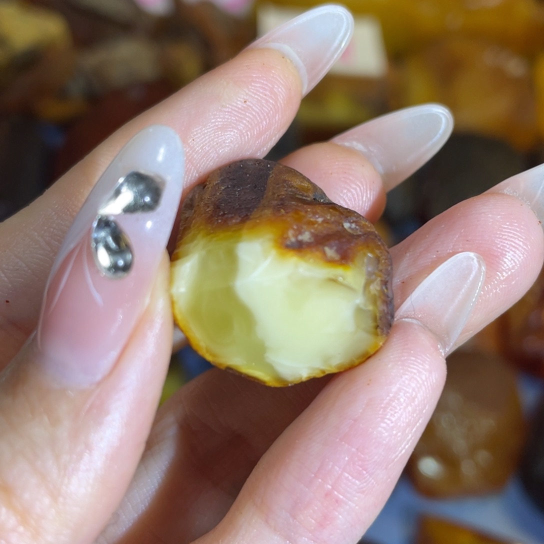 定制琥珀未镶嵌原石