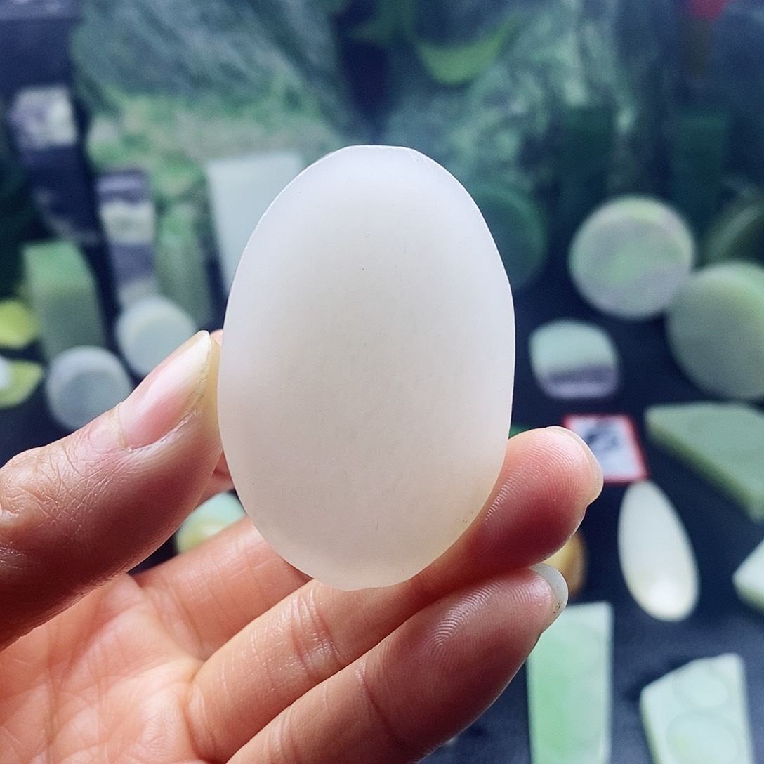 未镶嵌和田玉（糖玉）挂件梅**香