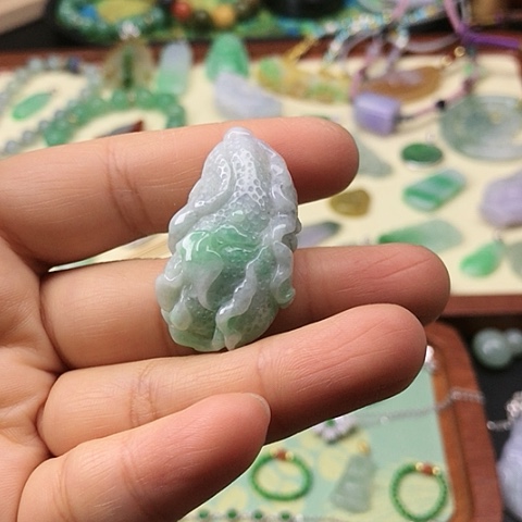 翡翠颈饰未镶嵌白菜