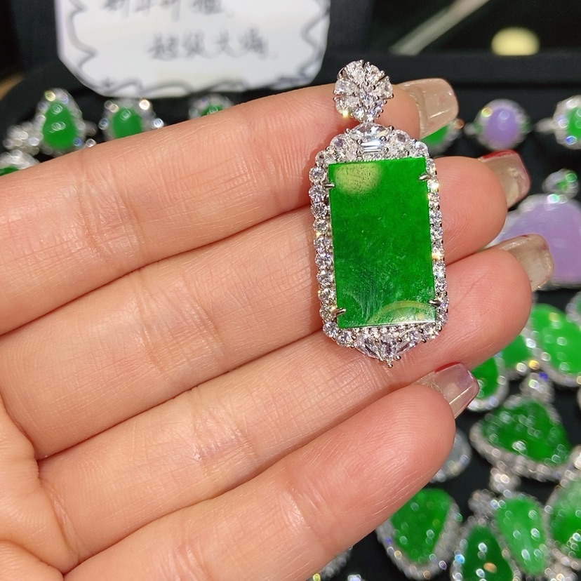 【闪购商品】翡翠颈饰未镶嵌天然翡翠