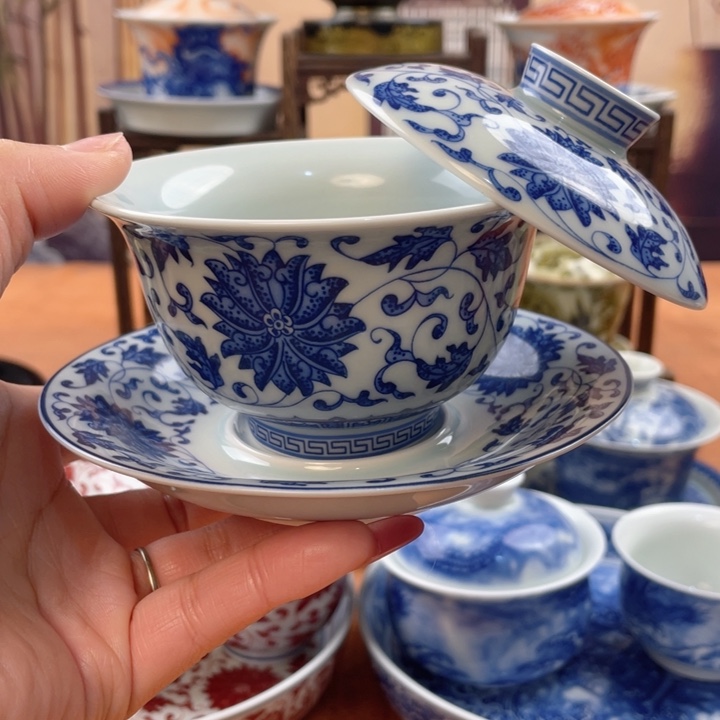 摆件陶青花缠枝莲元宝盖碗