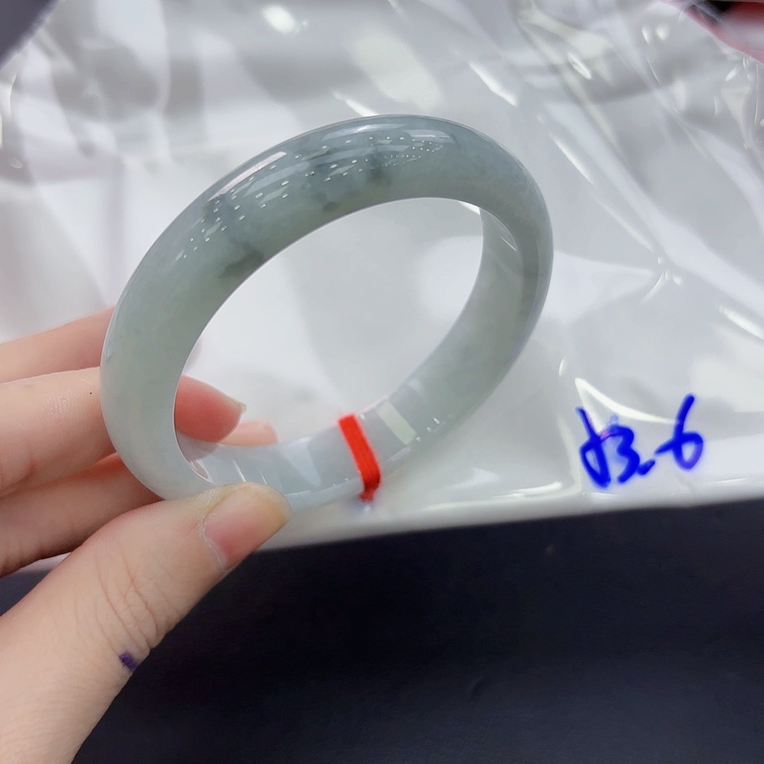 翡翠手镯未镶嵌手镯