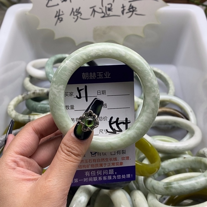 蛇纹石玉手镯未镶嵌