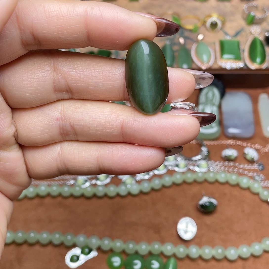 和田玉（碧玉）未镶嵌吊坠(不含链)裸蛋面