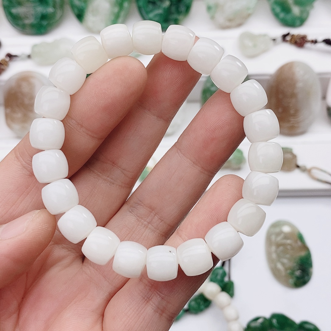 超***…独山玉未镶嵌颈饰