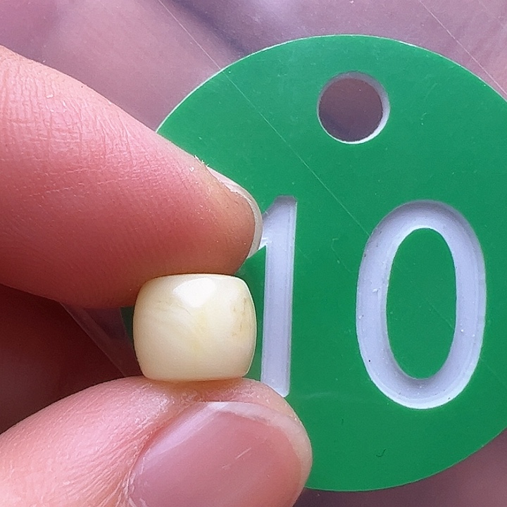 蜜蜡裸石未镶嵌8m m