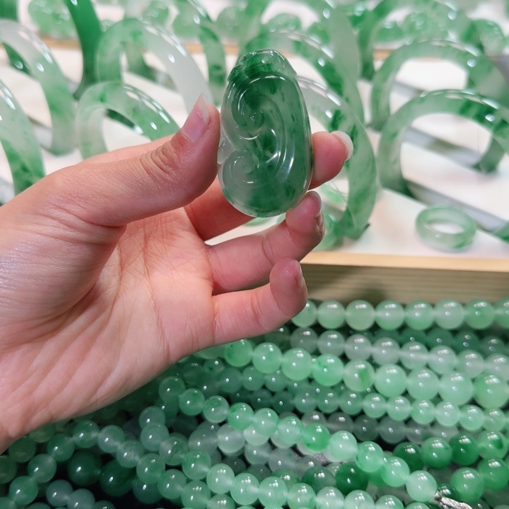 石英质玉吊坠(赠链)未镶嵌