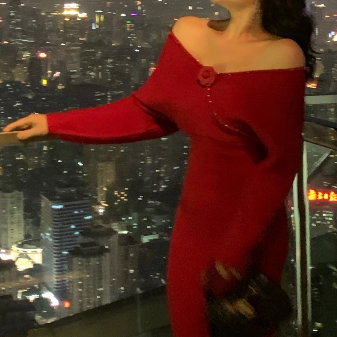 魅鹊 628 圣诞新年红洋气名媛轻奢钉珠针织连衣裙