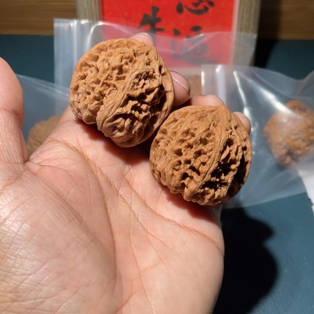 文玩核桃吊坠野牛49