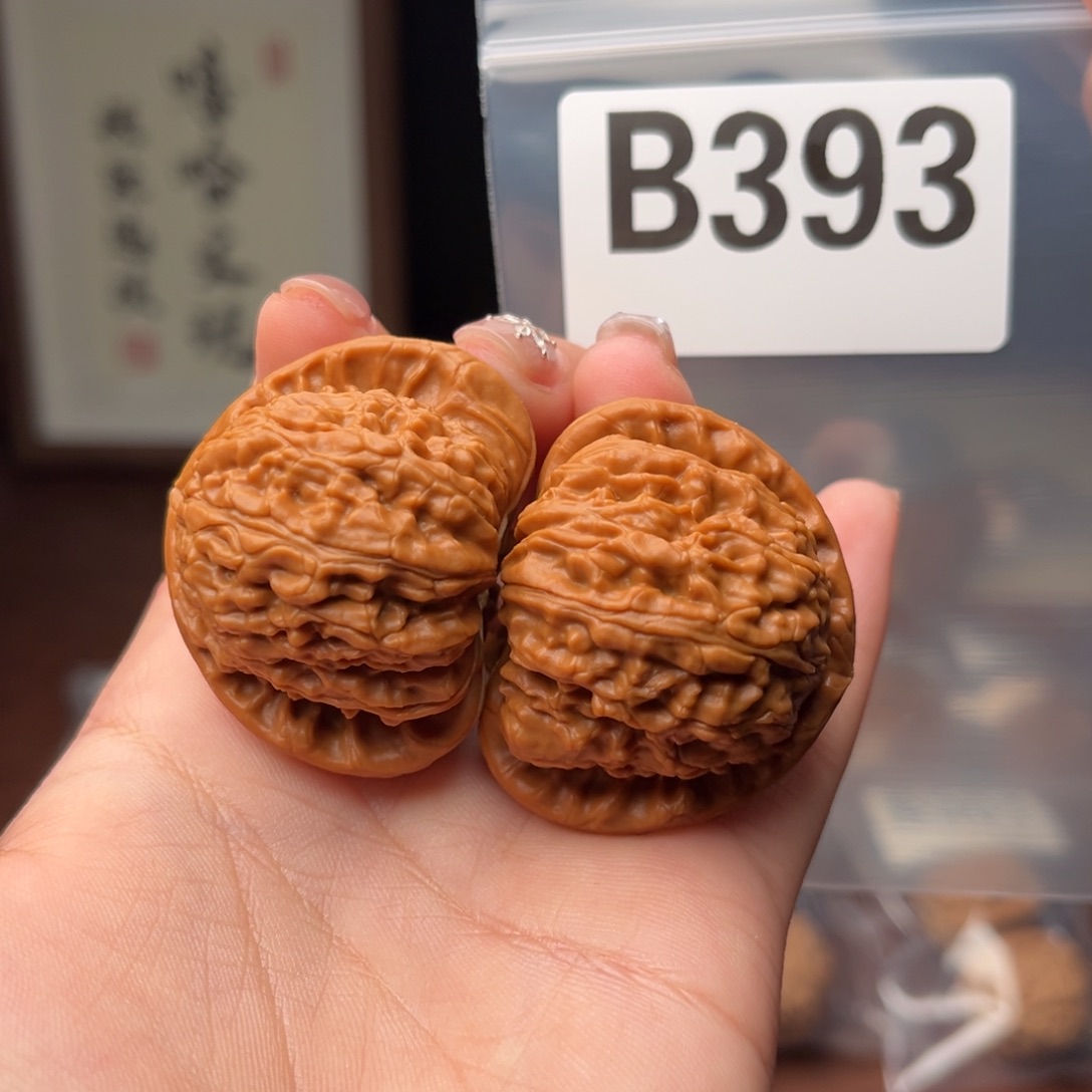 文玩核桃吊坠三角白42