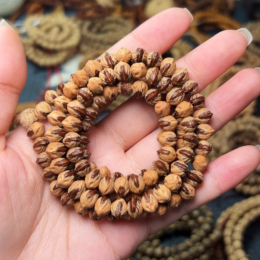 曾***.柏香籽/百香籽吊坠