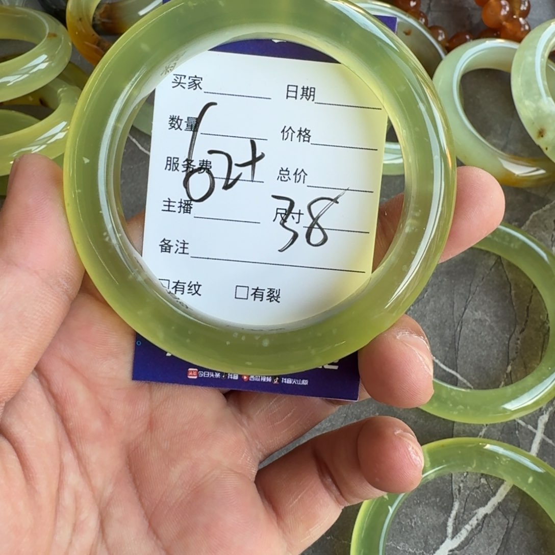 蛇纹石玉手镯合金梨***?