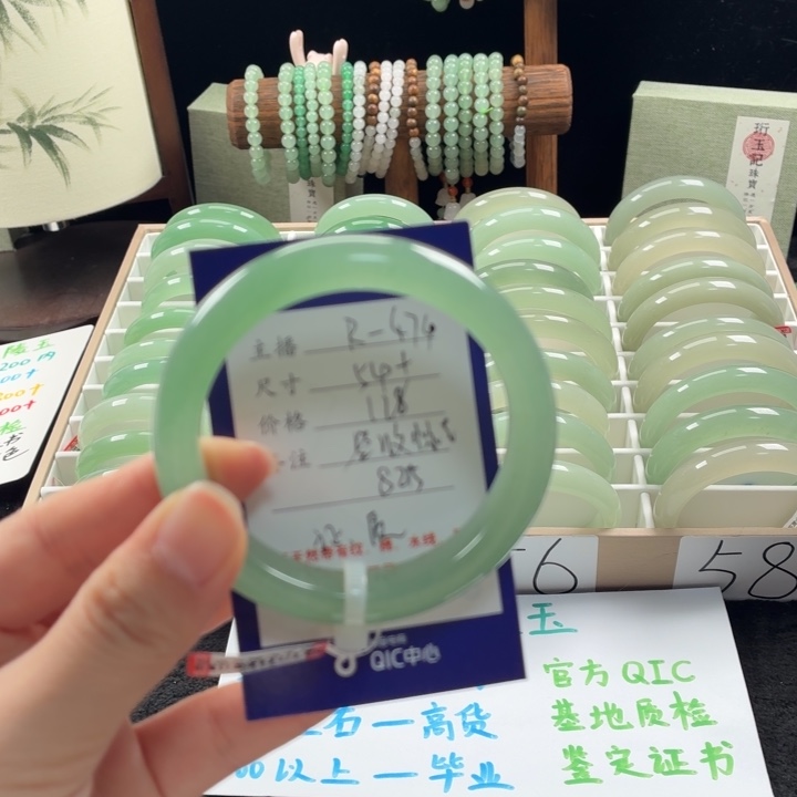 东陵石未镶嵌手镯