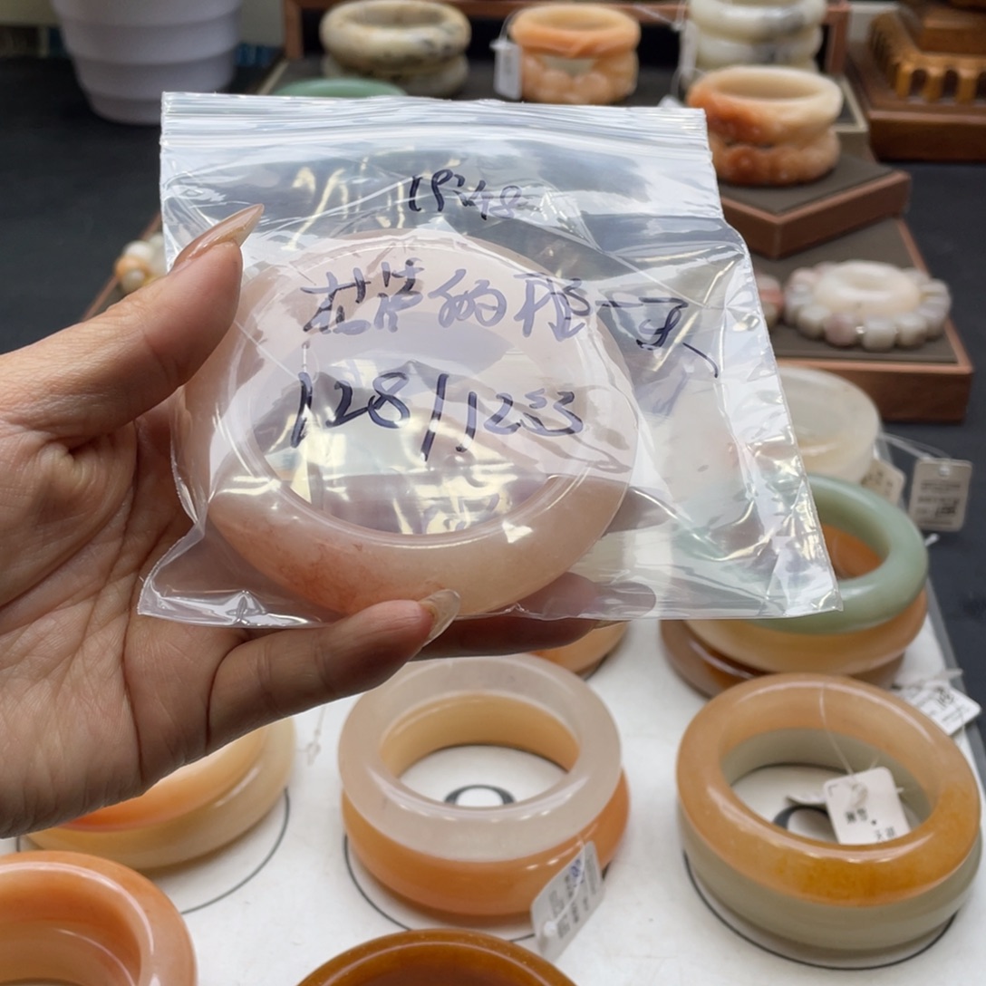 石英岩玉未镶嵌手镯