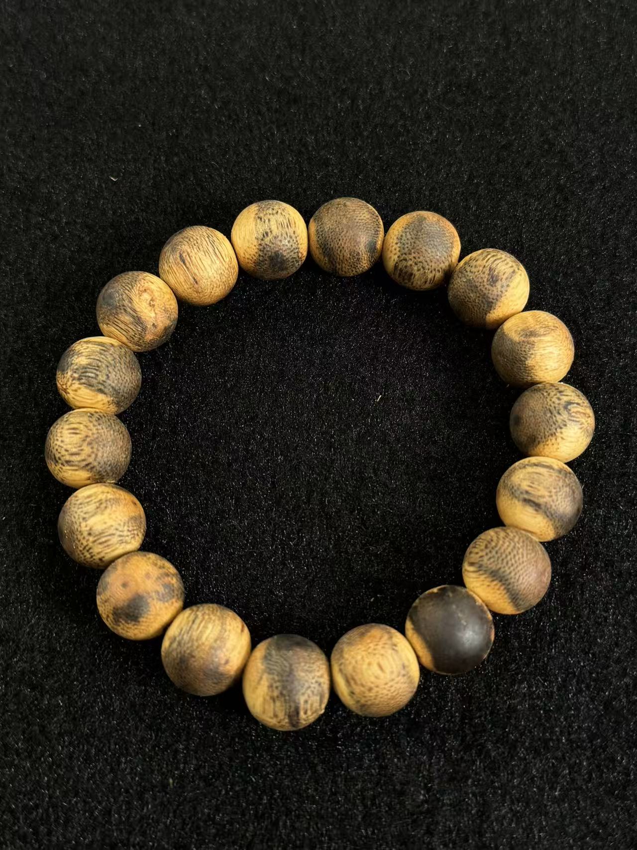 沉香虎斑纹歪白奇沉香手串A019