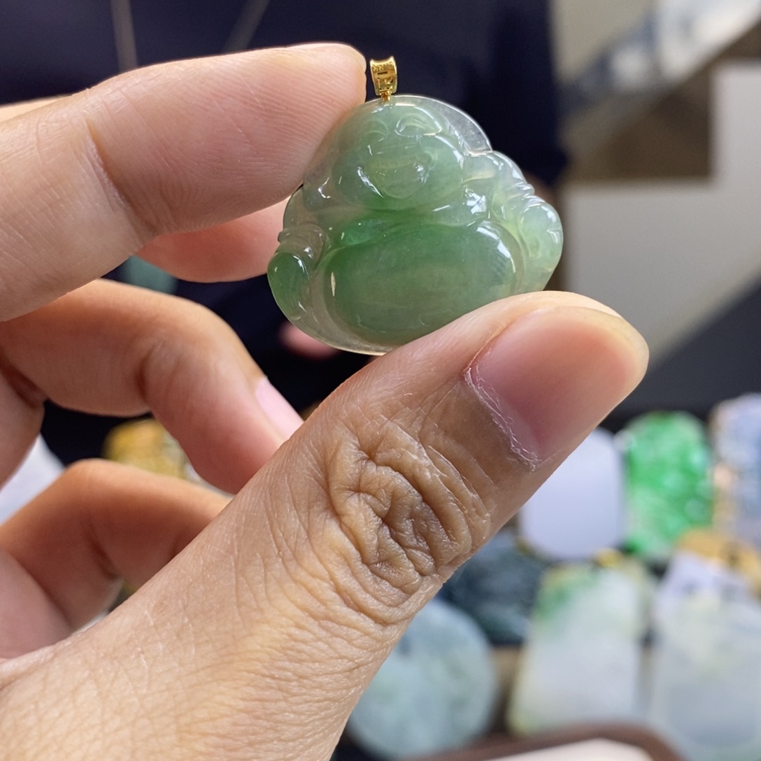翡翠未镶嵌颈饰佛公