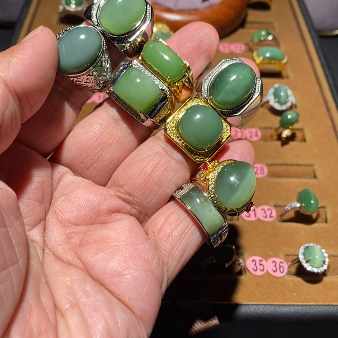 健***哥和田玉未镶嵌戒指