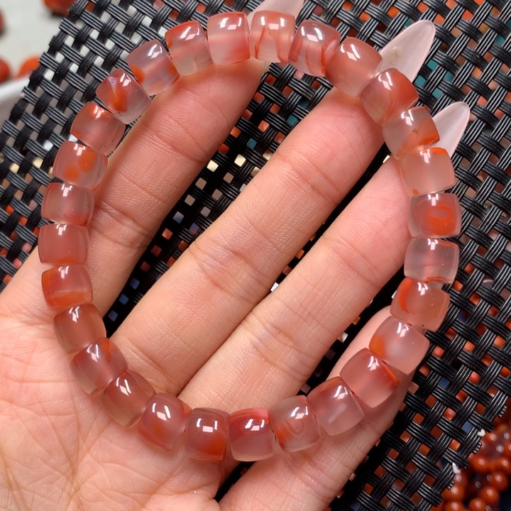 南红玛瑙手串未镶嵌8mm
