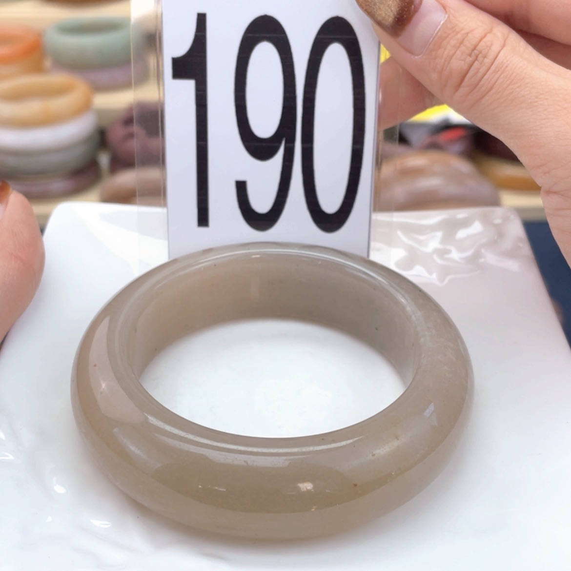 【闪购商品】石英质玉手镯未镶嵌