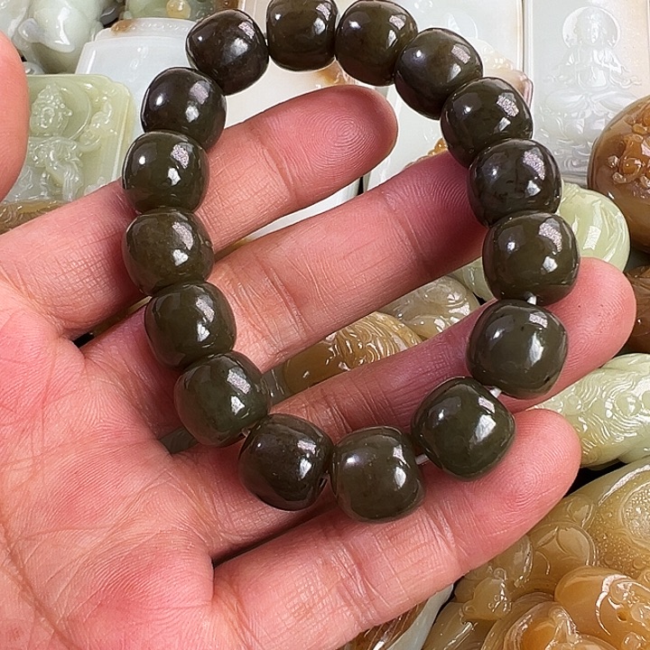 大***山和田玉未镶嵌手链