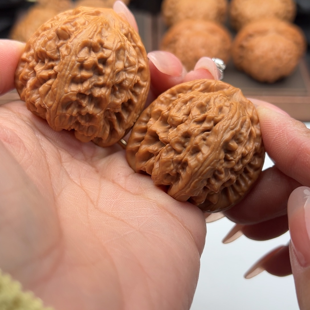 文玩核桃把件红锦鲤42