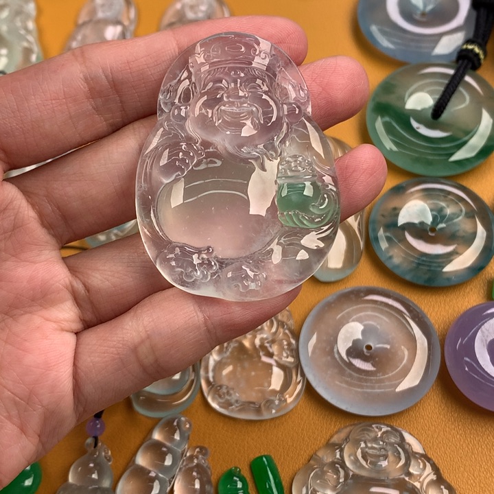 颈饰未镶嵌翡翠….