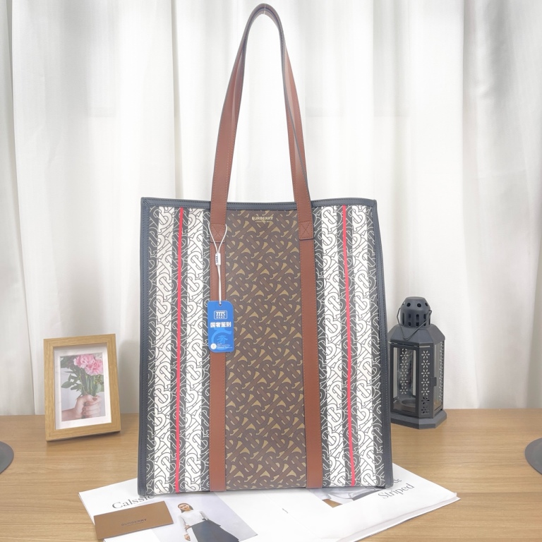 95新 BURBERRY/博柏利 【九筒奢品】TB老花琴谱托特/单肩包/1369