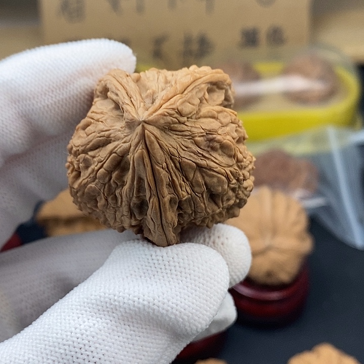 是***辰文玩核桃吊坠瑕疵不退不换