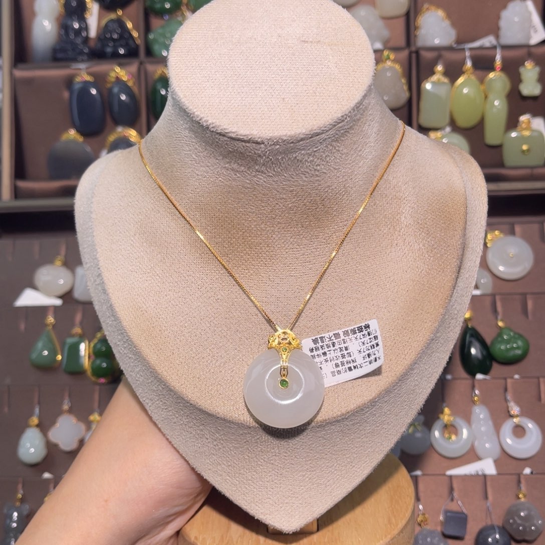 和田玉18K金镶嵌吊坠(赠链)