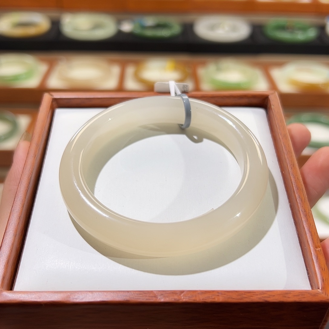 和田玉手镯未镶嵌冰粉