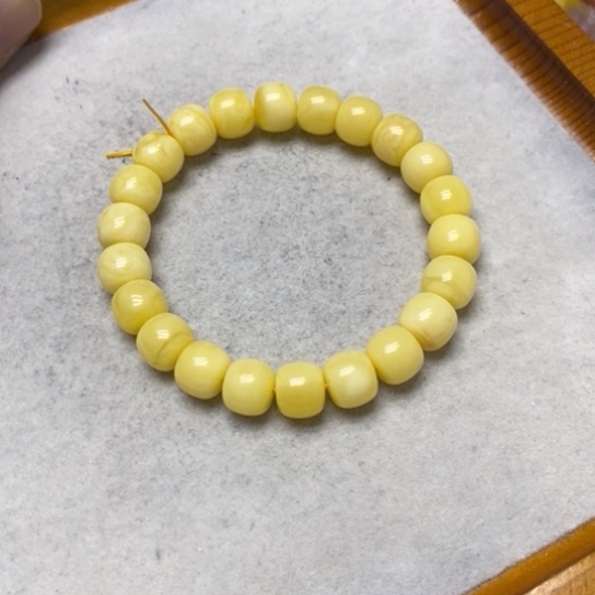 蜜蜡裸石未镶嵌手串