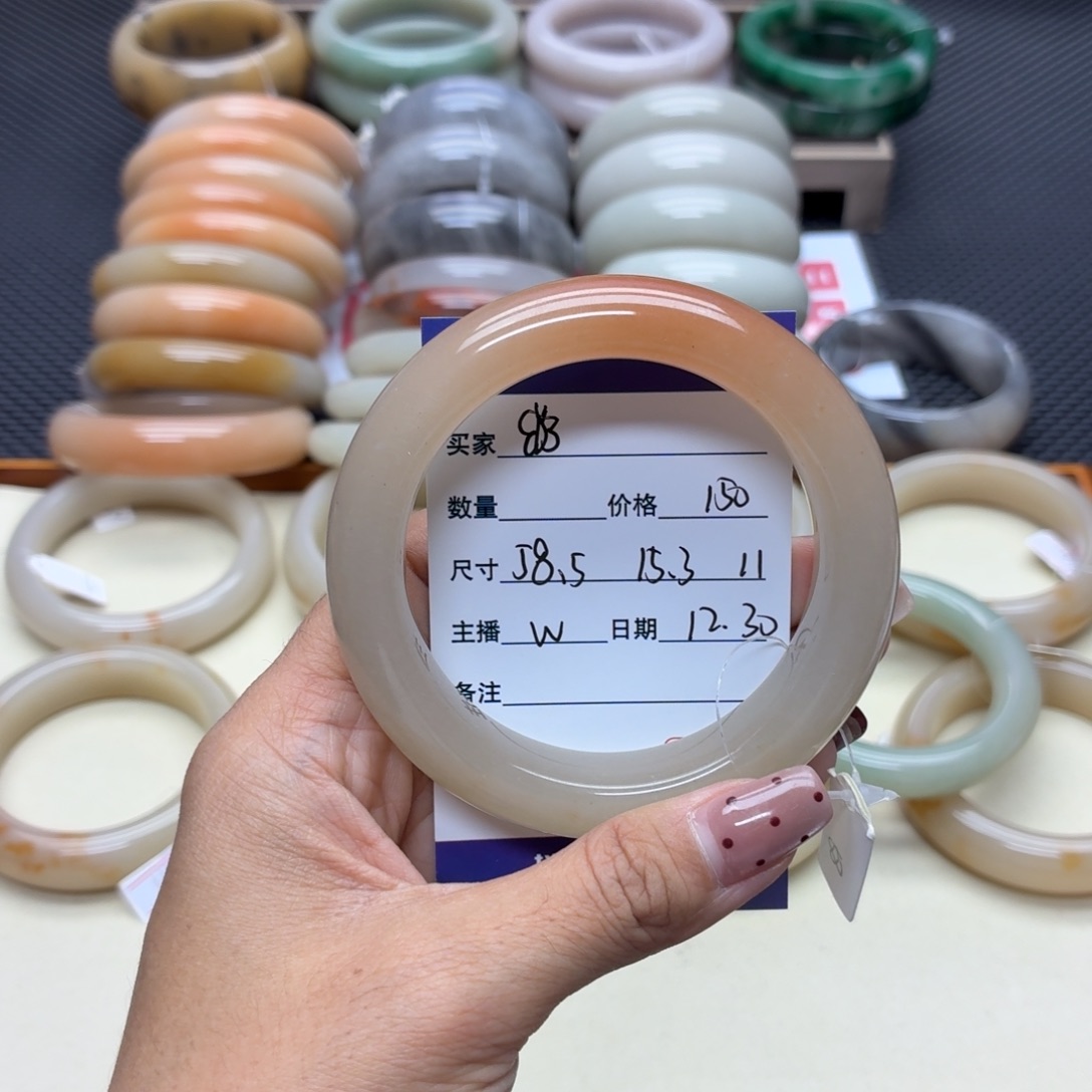 ****石英质玉未镶嵌手镯